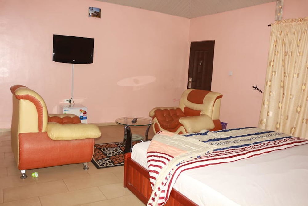 EMROSY HOTELS AND SUITES 30/50