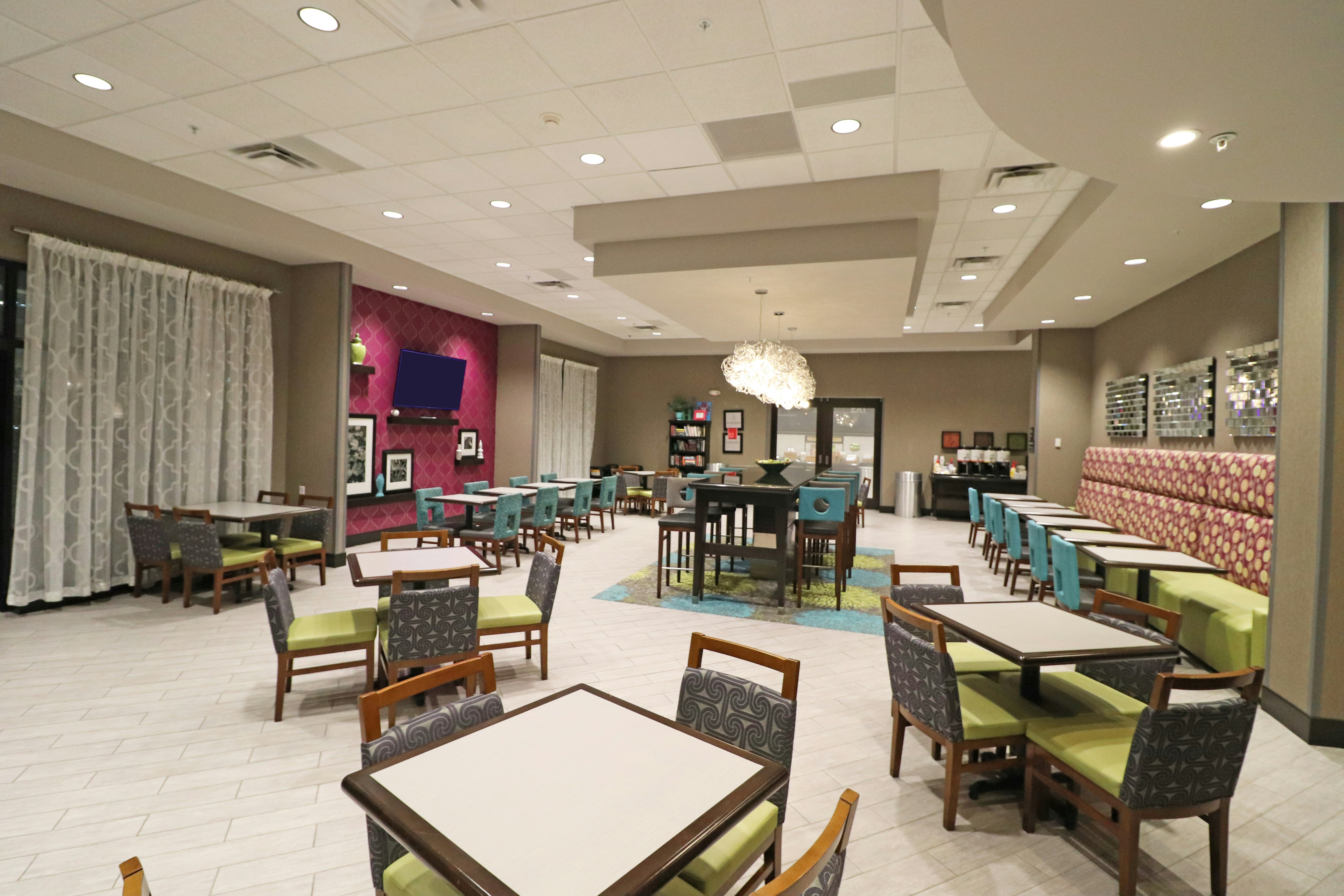 Hampton Inn Kearney 52/57