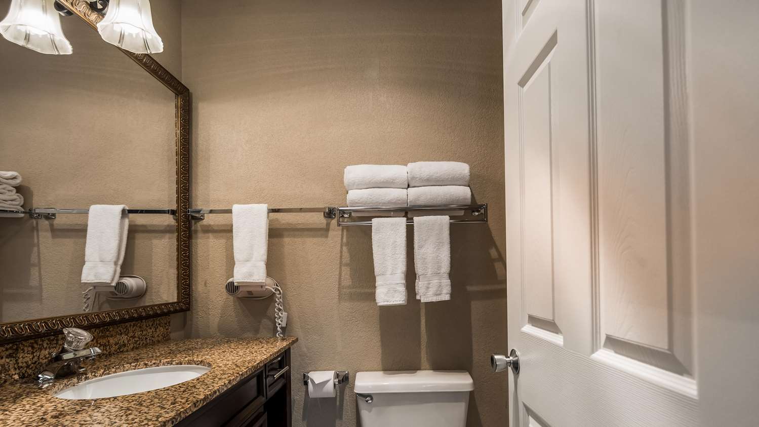 غرفة بسرير كوين لذوي الإعاقة، Best Western Salbasgeon Inn & Suites Of Reedsport 3/3