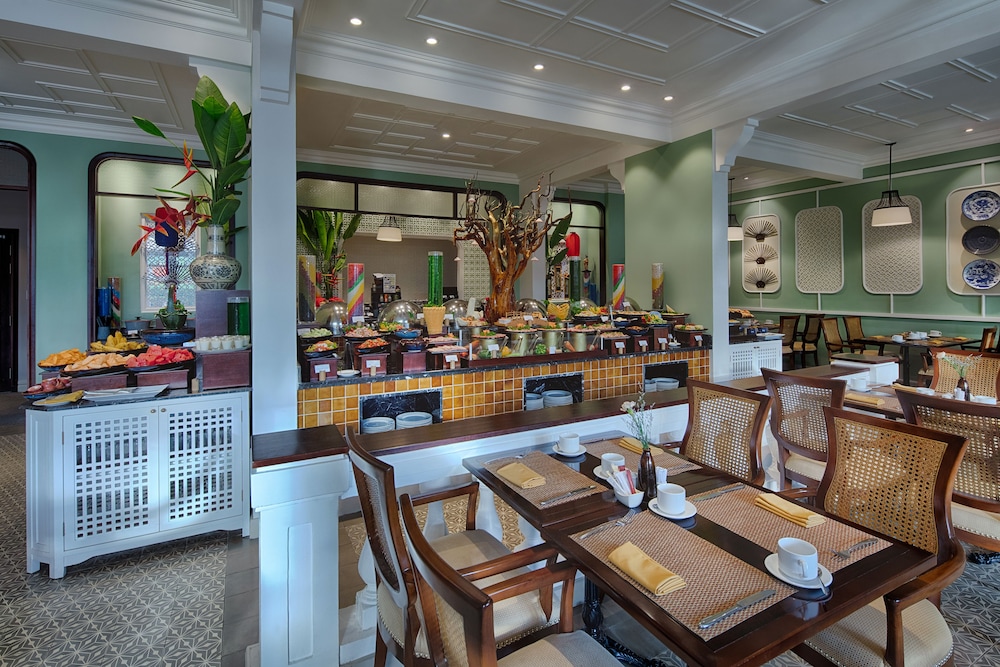 restaurant cafeteria