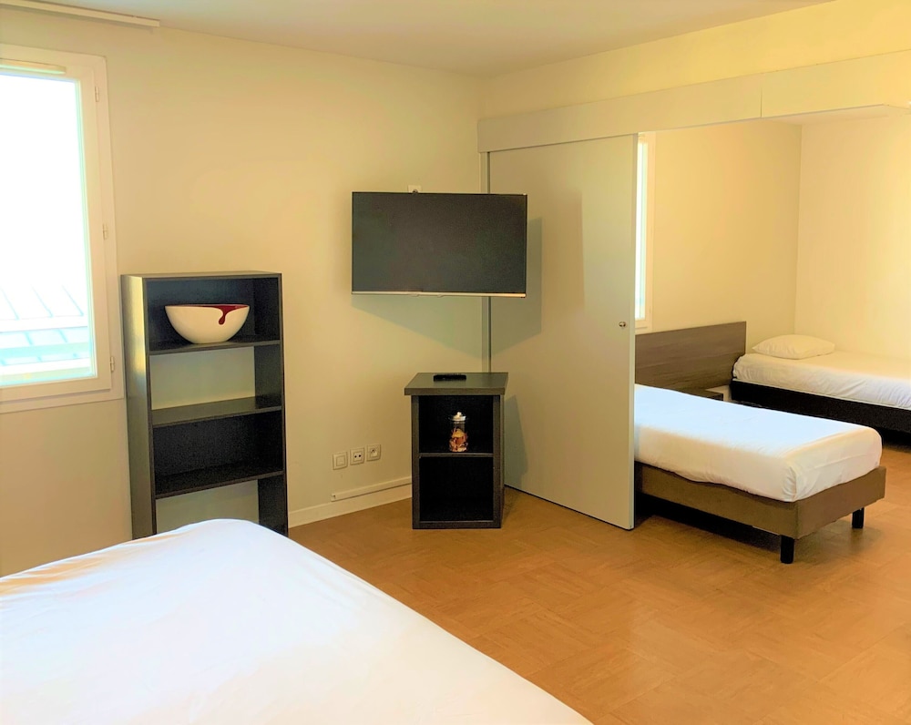 APARTMENT, ACCESSIBLE