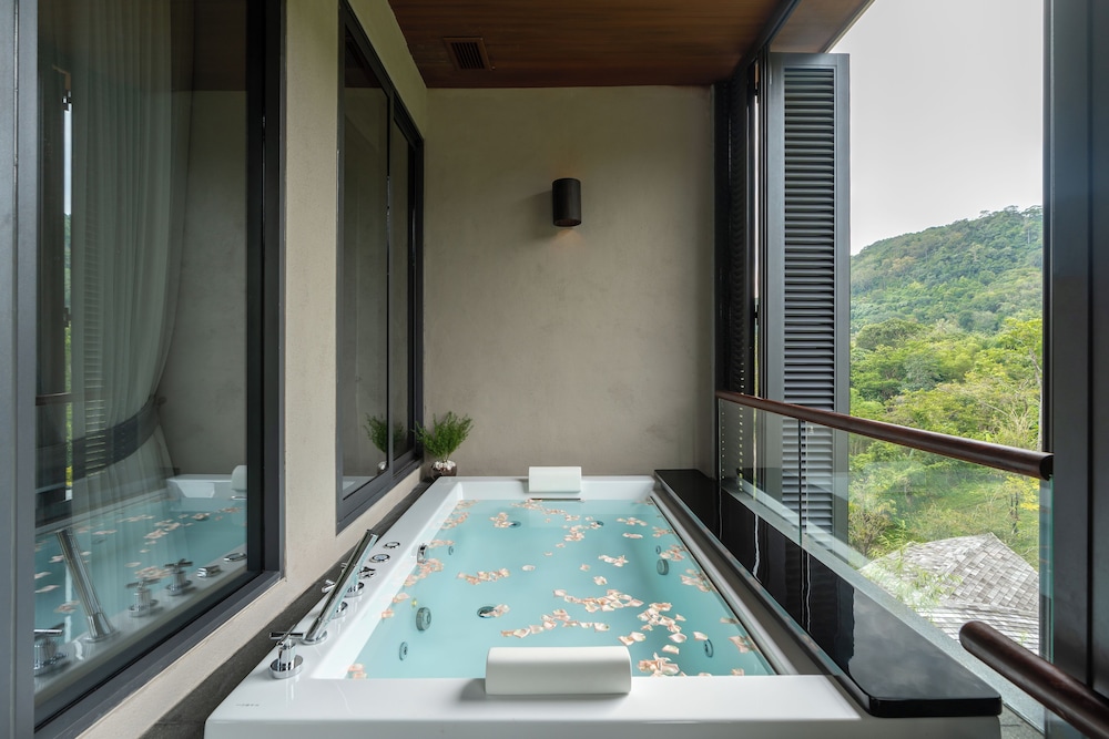 Noku Phuket 25/50