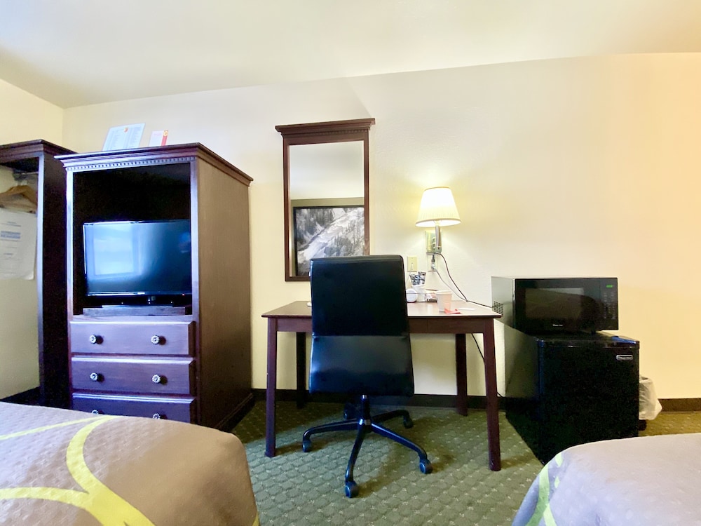 Super 8 By Wyndham Butte Mt 48/51