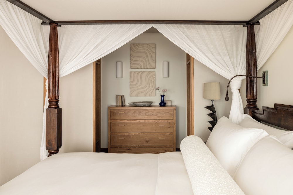 Phaea Blue, Villa, Twin Beds, 2 King Beds