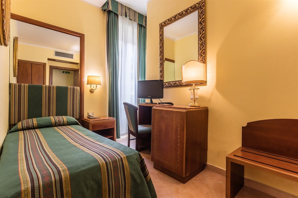 SINGLE ROOM (For 1 adults, 0 children and 0 infants)