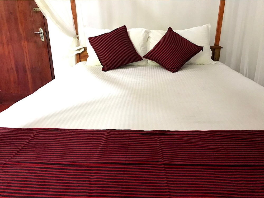Damith Tourist Inn 14/44