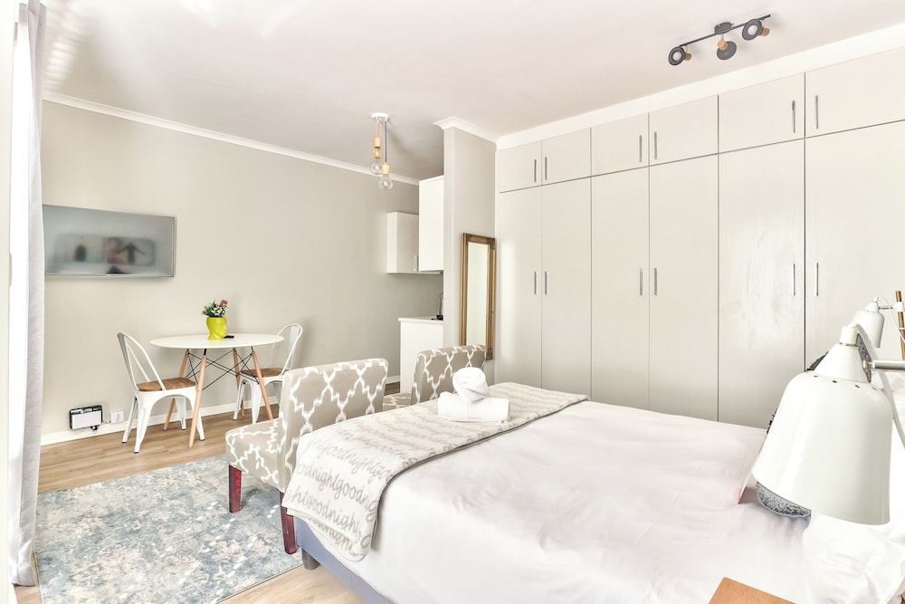 DELUXE, STUDIO, QUEEN BED