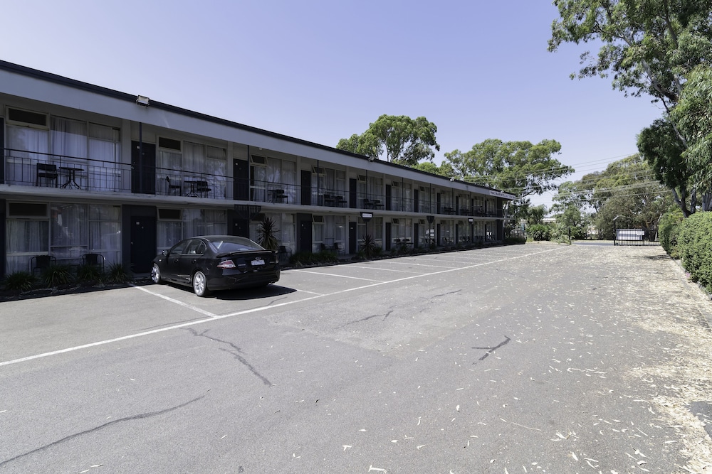 PRINCE MARK MOTOR INN 39/47