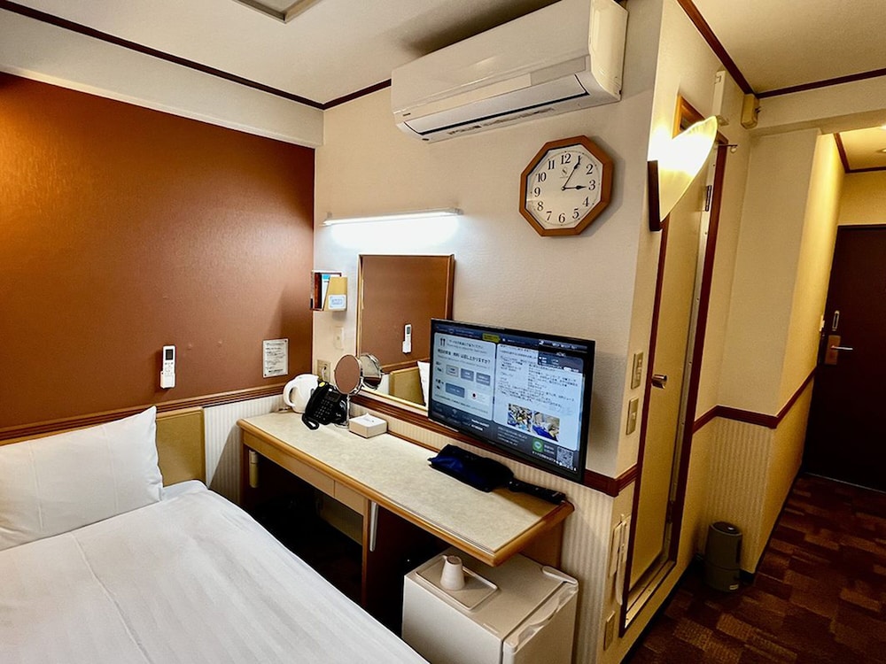 Toyoko Inn Shin-yokohama Ekimae Honkan 52/58