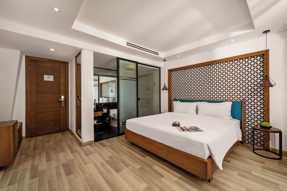 Superior, Queen Bed, City View, Brilliant Majestic Hotel 5/10