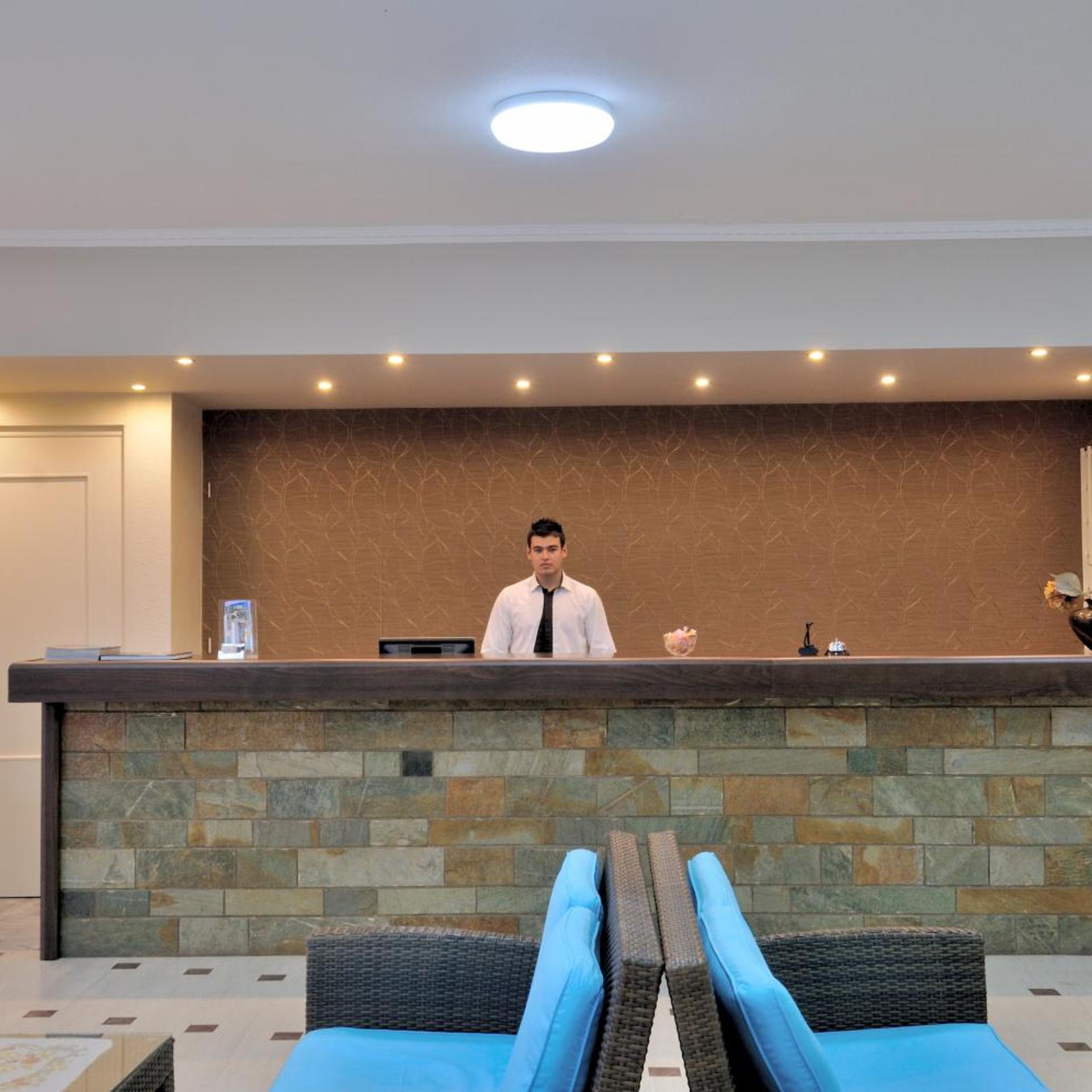 Lintzi Hotel 6/55
