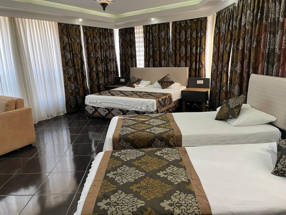 River Suite Hotel 15/24