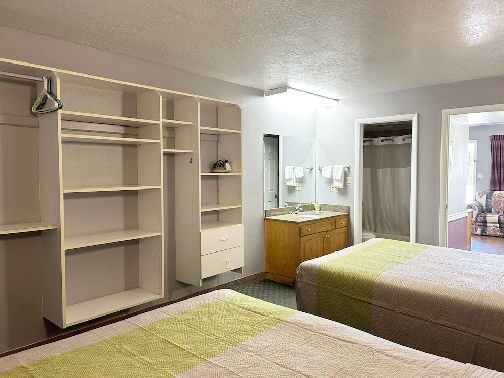 Standard, 2 Queen Beds