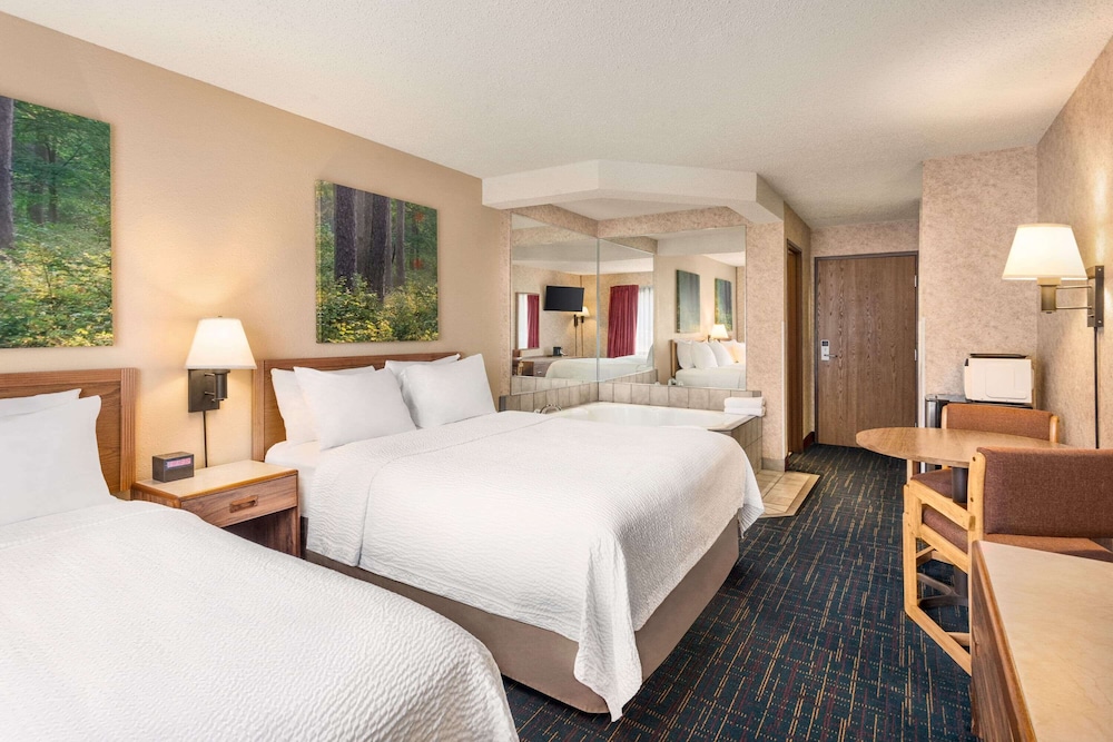 Suite, Queen Bed