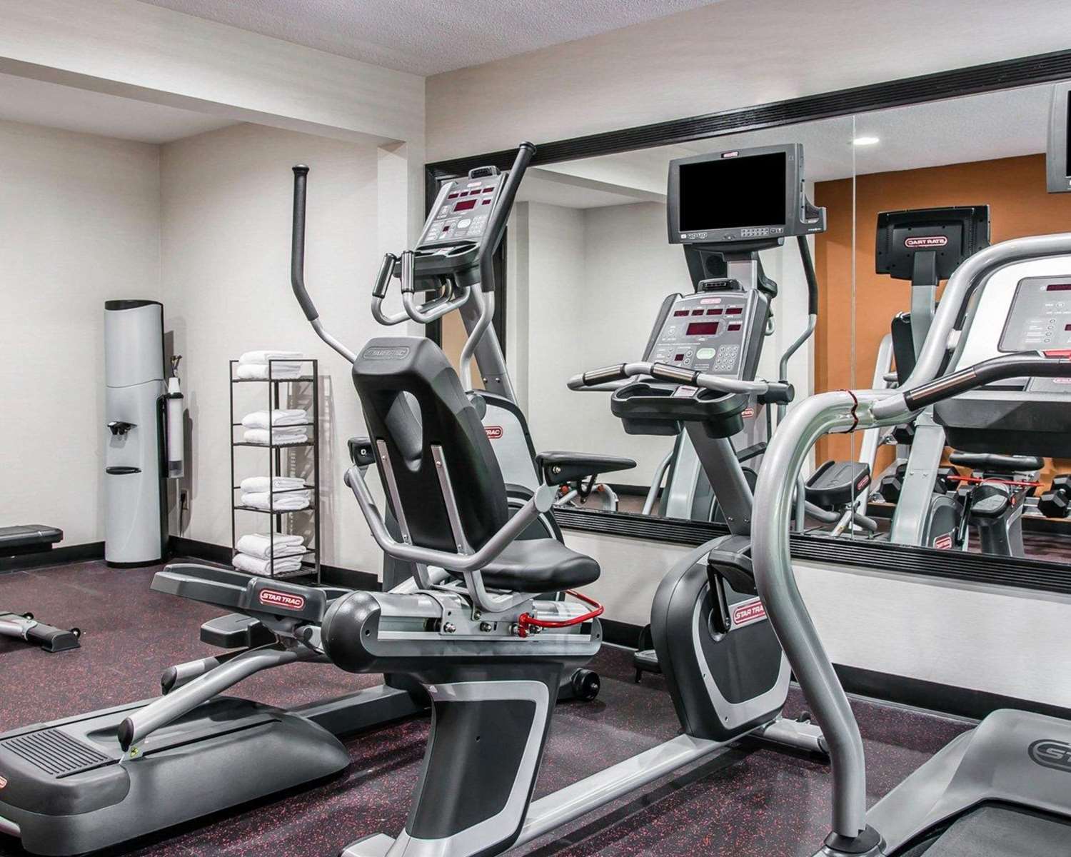 Quality Inn & Suites Warren - Detroit 22/43