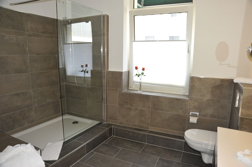 Hotel Rheinischer Hof 32/36