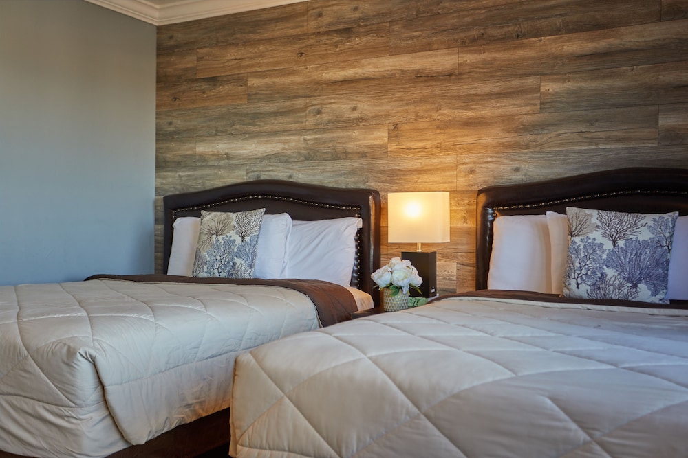 Inn By the Bay Monterey 26/56