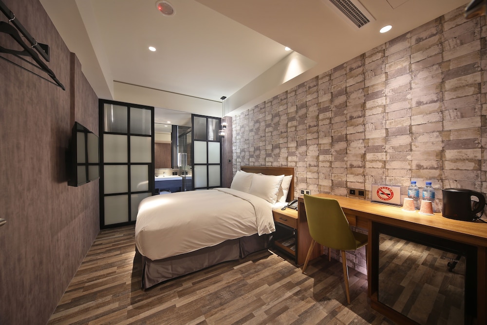 Micro Hotel 10/27