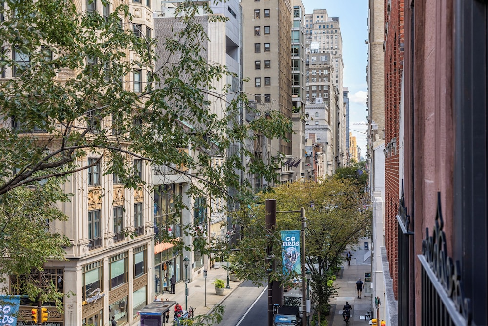 Sosuite at French Quarters - Rittenhouse Square 3/50
