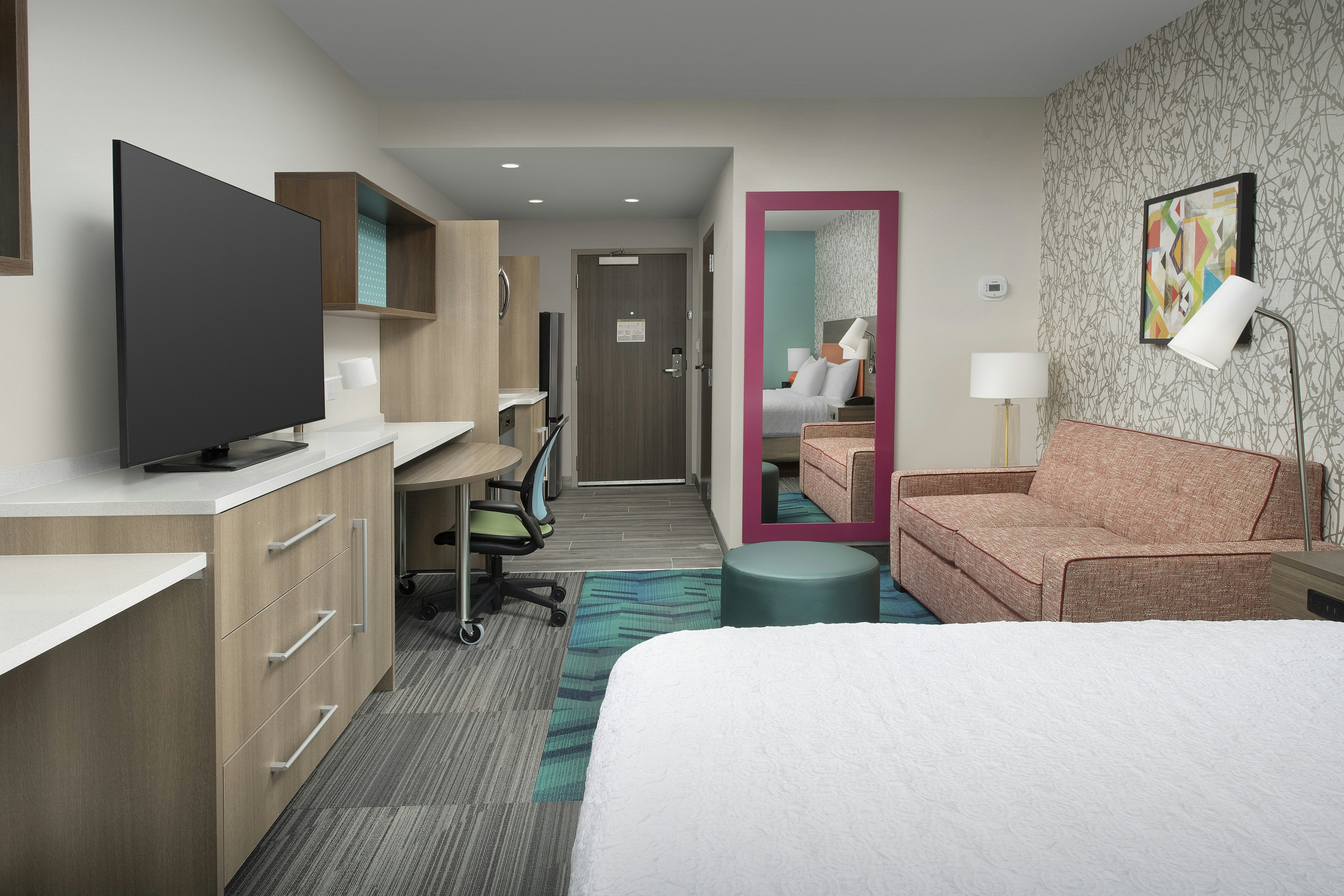STUDIO, SUITE, KING BED