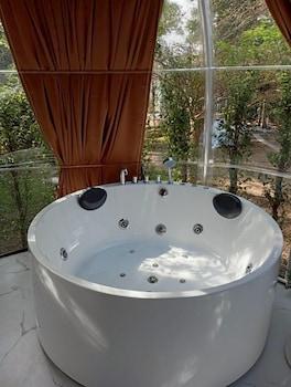 Dome, Suite