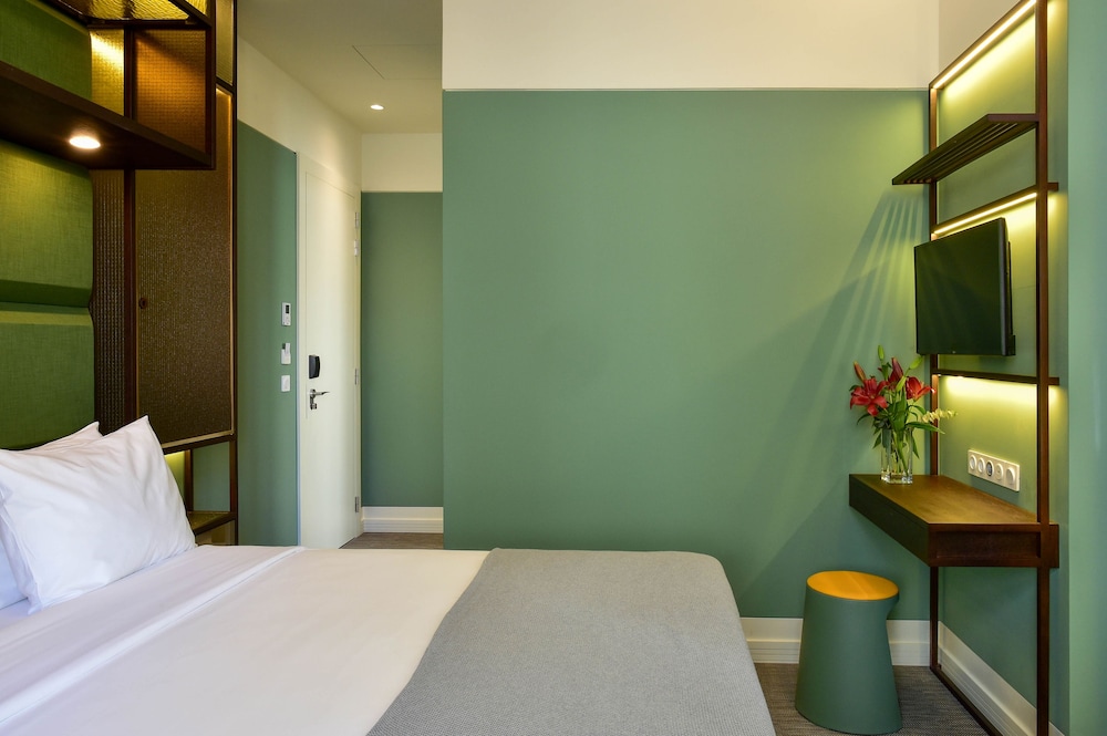 ROOM, DOUBLE BED, CITY VIEW