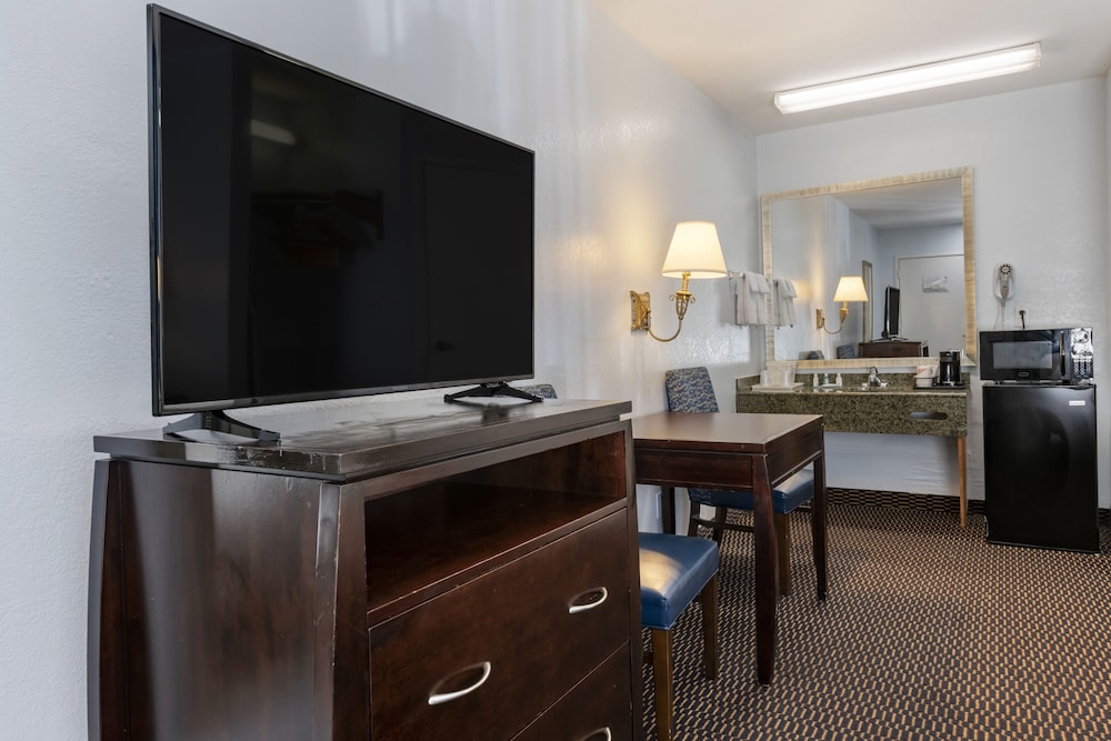 Quality Inn Sarasota North Near Lido Key Beach 29/30