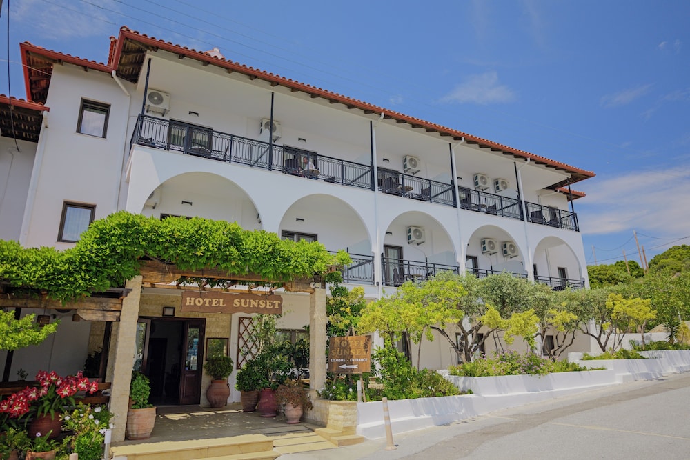 Sunset Hotel 3/69