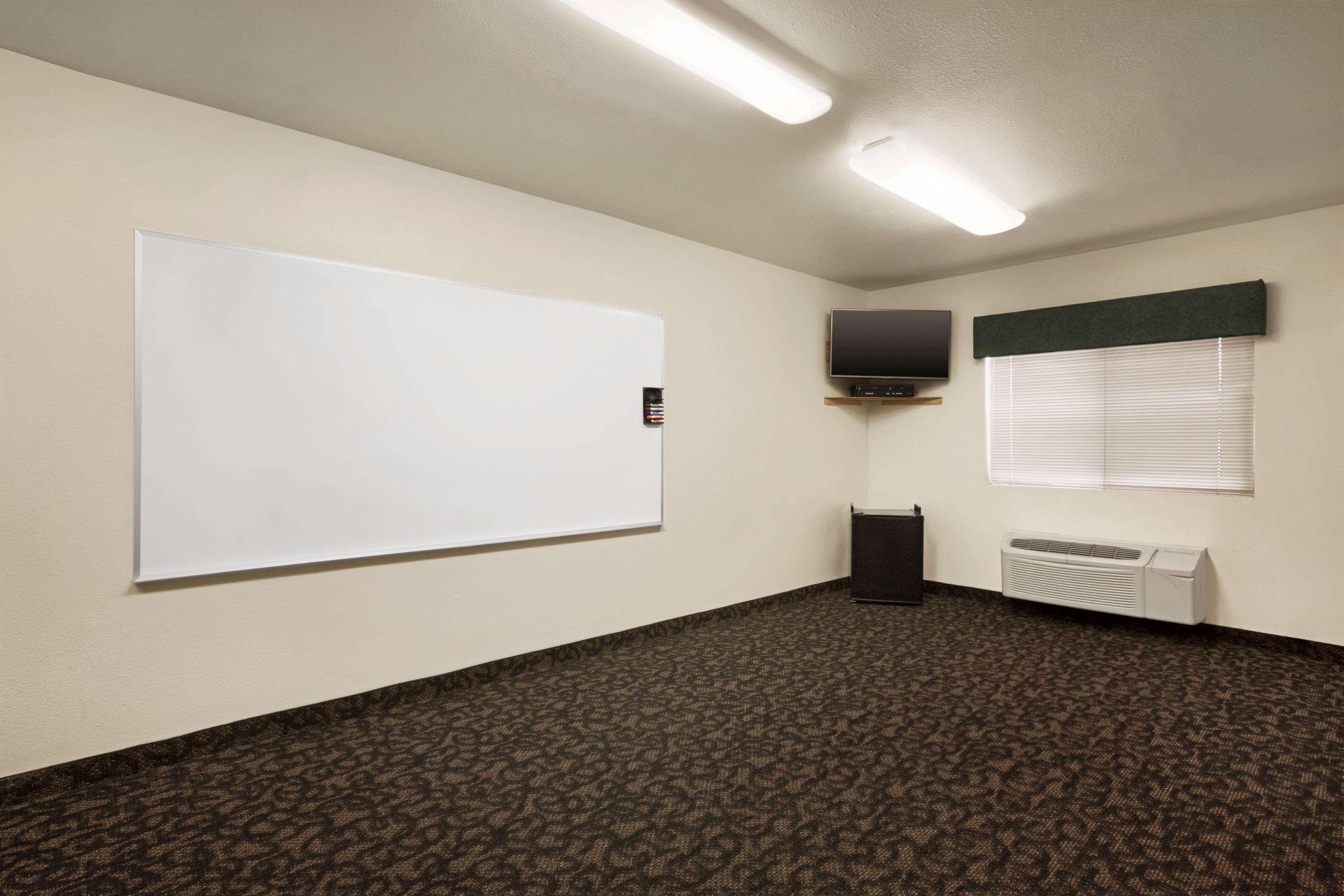 Travelodge By Wyndham Pecos 5/23