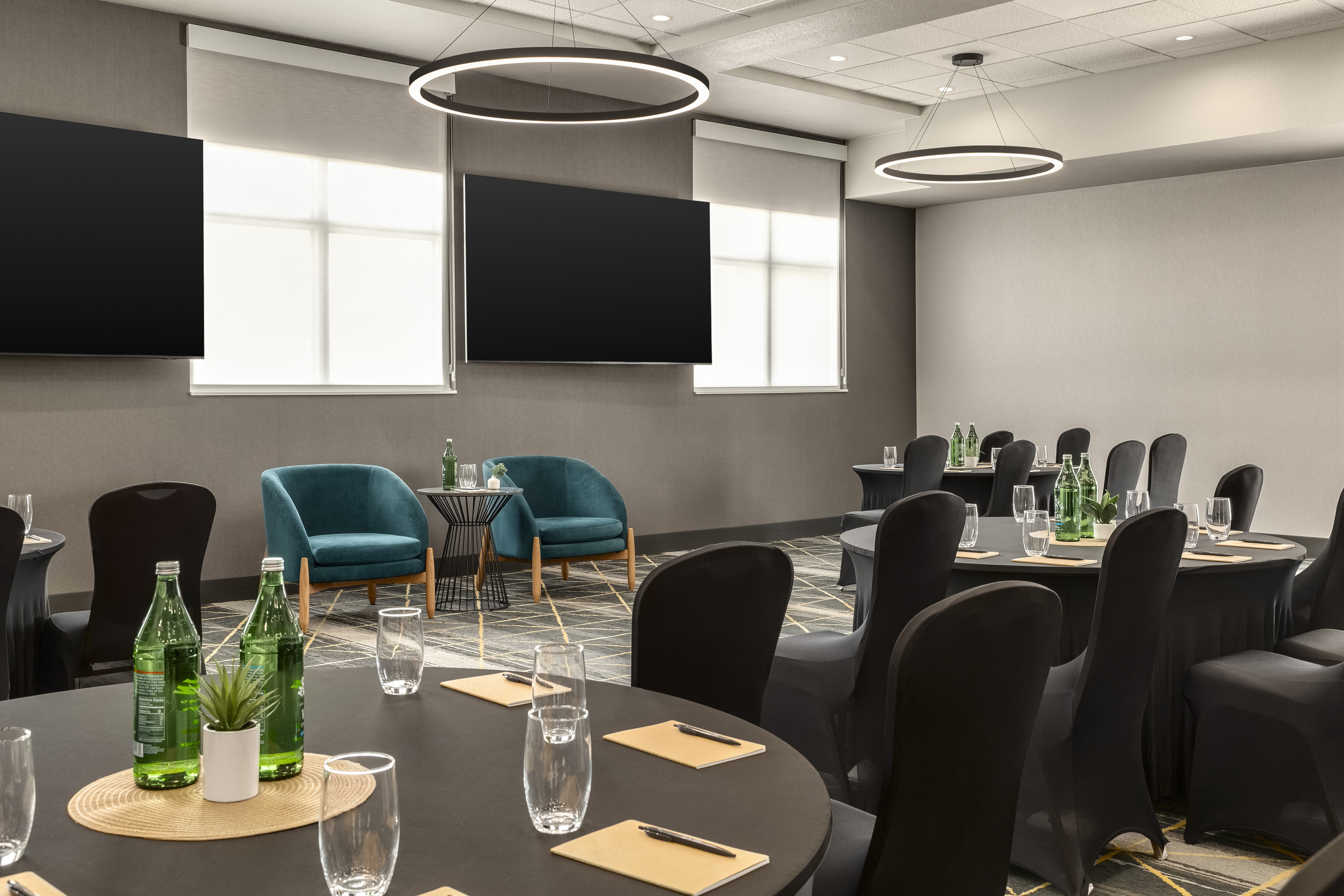 Holiday Inn Hotel And Suites Commerce City Denver Airport 38/50