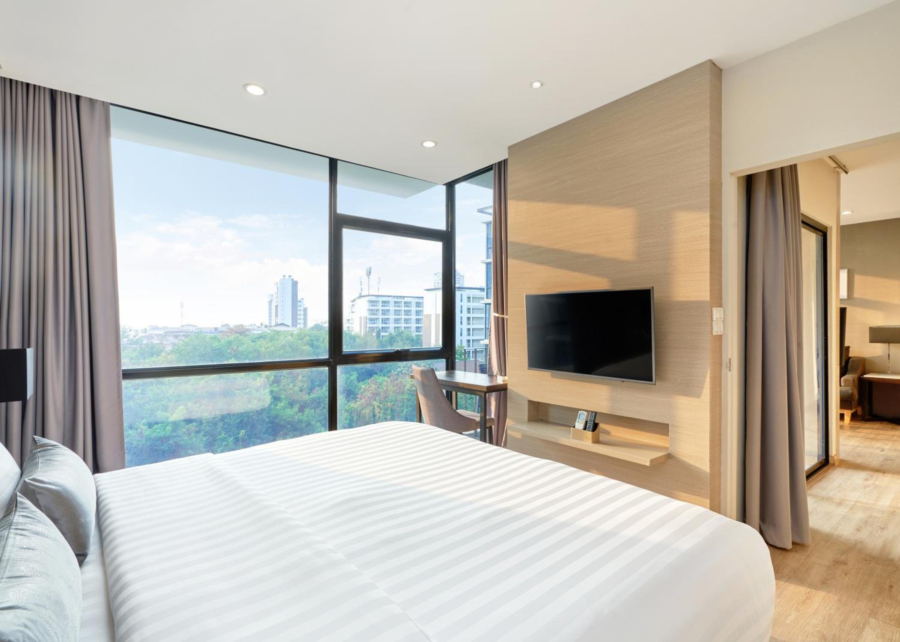GRAND SUITE POOL VIEW