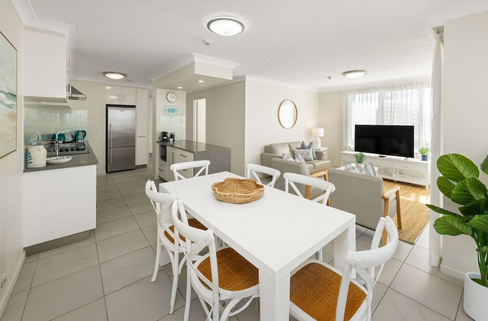 Burleigh Beach Tower 37/49
