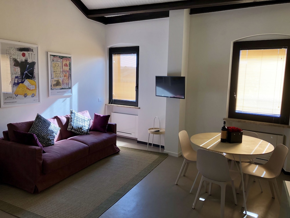 Rivadige Suite 37/50