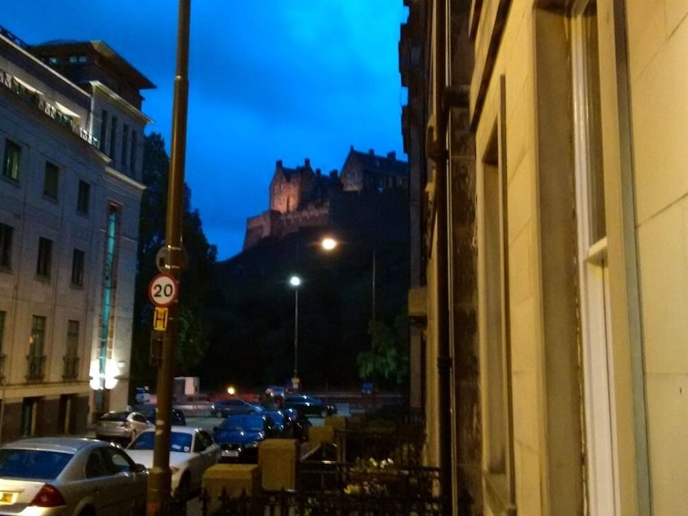 Edinburgh Nine 17/24