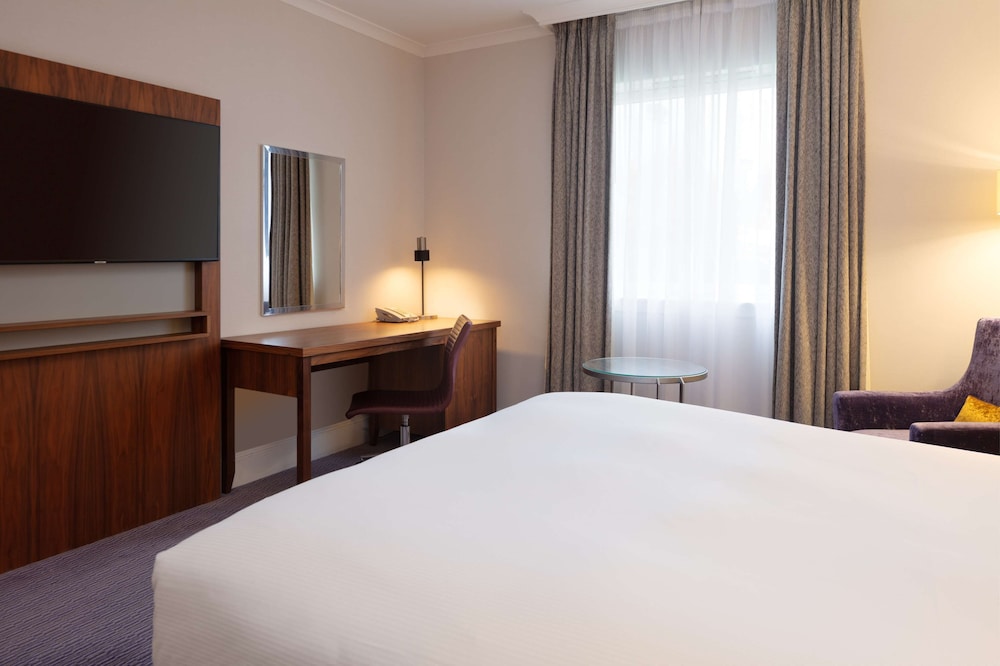 Doubletree By Hilton Edinburgh Airport 9/84