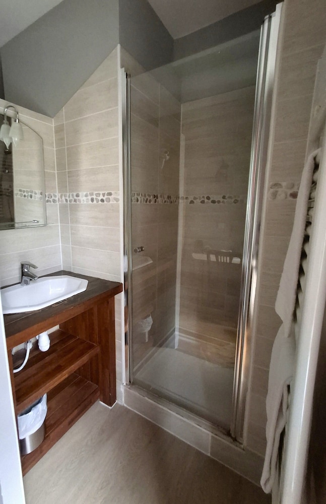 Hipotel Hostellerie Du Lys 48/49