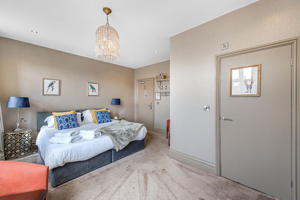 Peaky Blinders Accommodation & Bar 13/50
