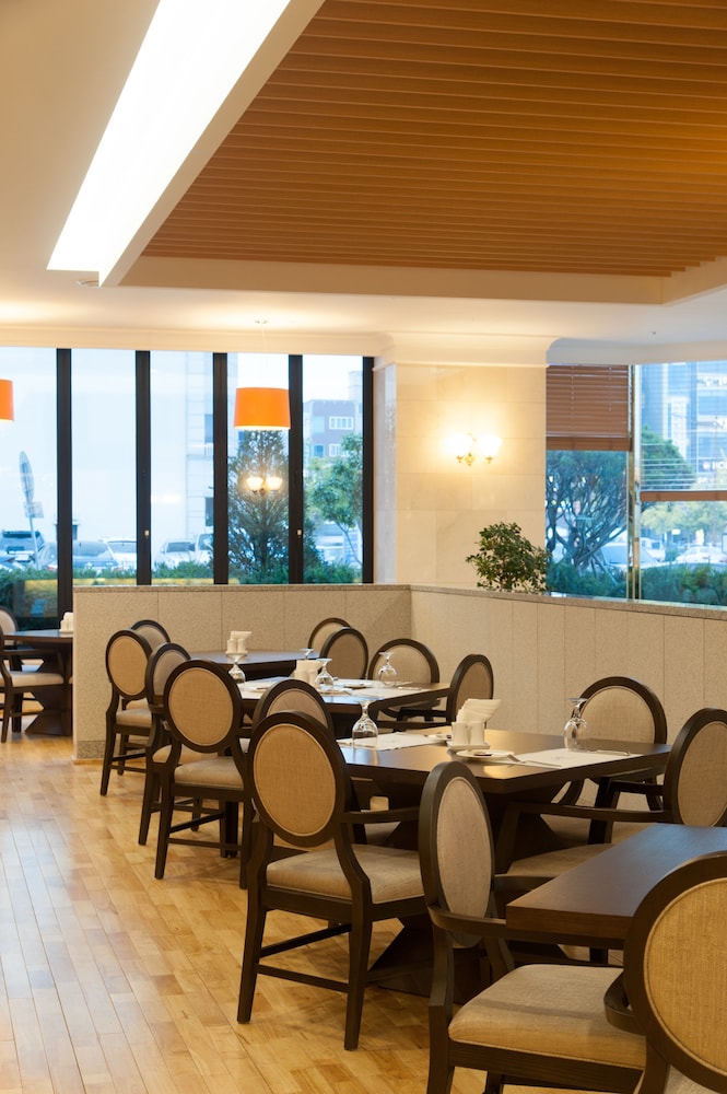 Fontana Beach Hotel 51/61