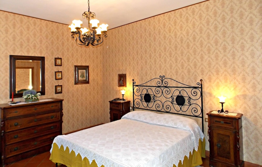 4 BEDROOMS, VILLA