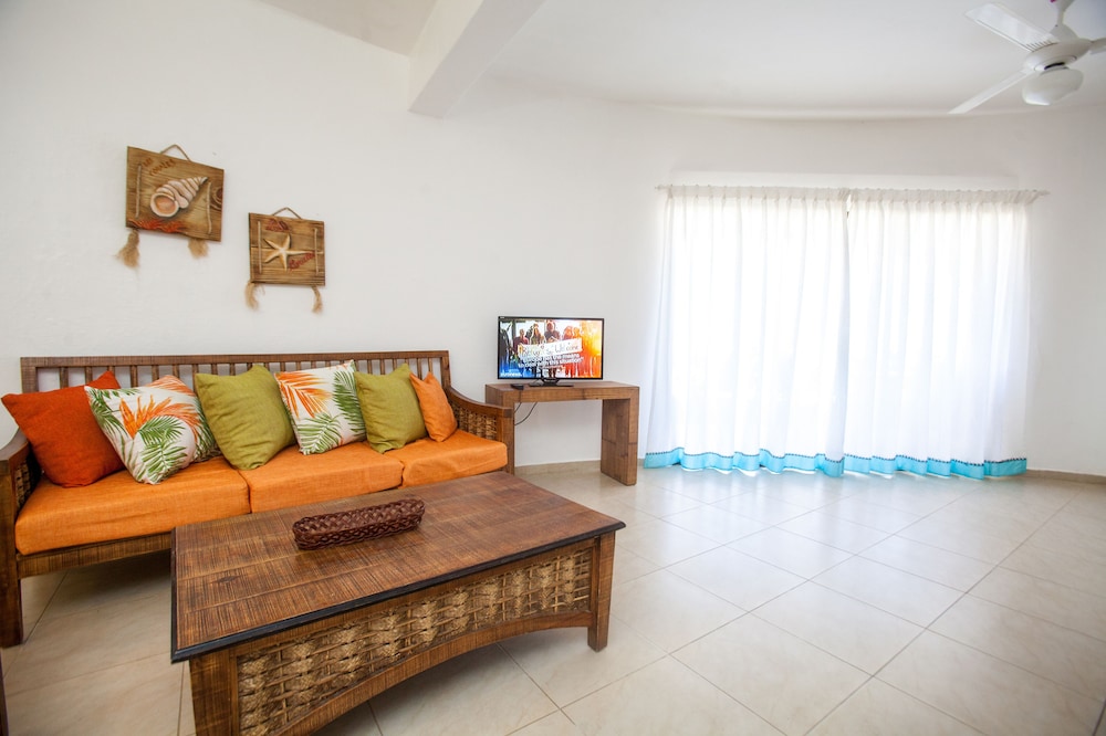 Los Corales Beach Village 52/73