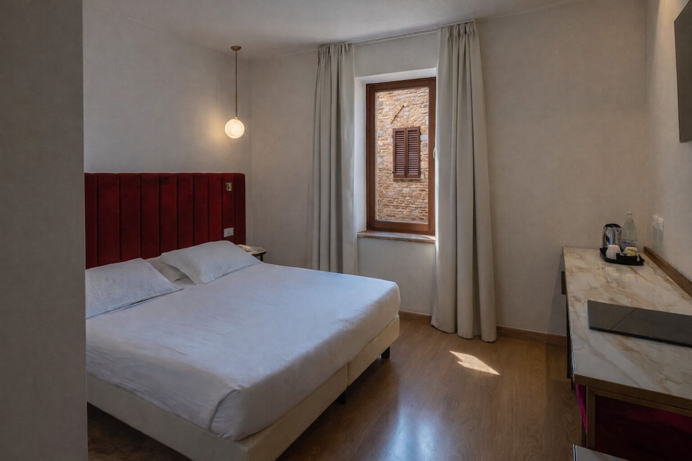 STANDARD, DOUBLE BED, INTERIOR VIEW, SEPARATE BUILDING