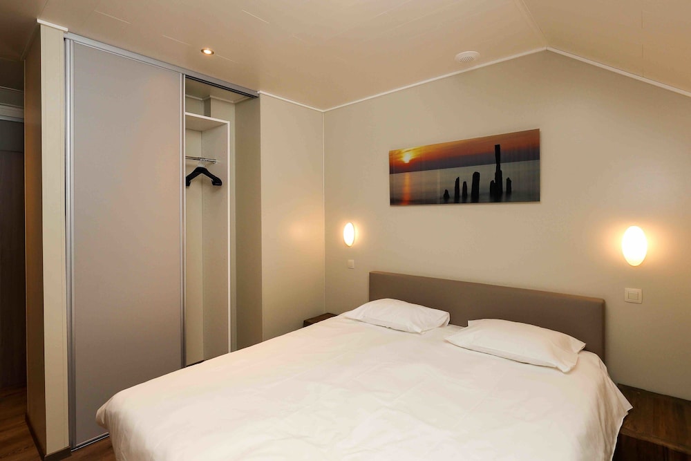 Golden Lakes Village 24/87