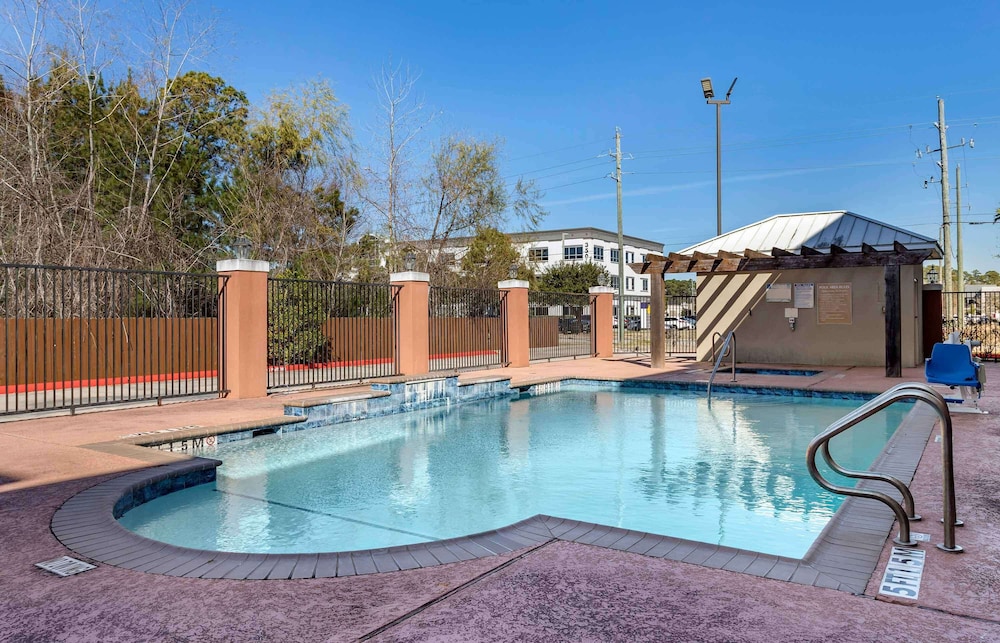Candlewood Suites Houston Kingwood 58/59