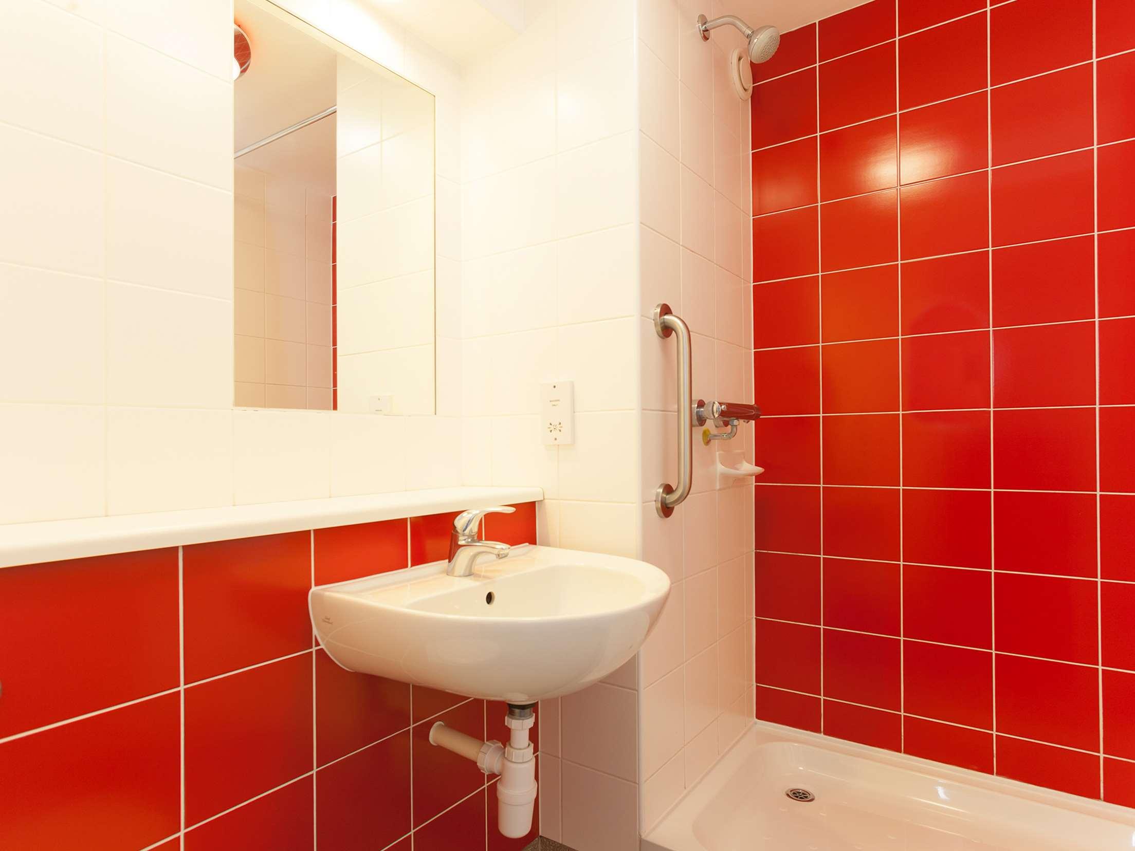 Travelodge Sunbury M3 29/29