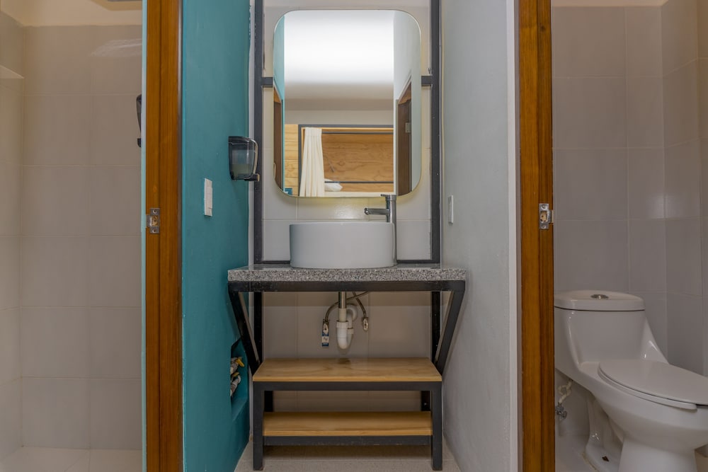 FEMALE DORM, FEMALE ONLY, DELUXE