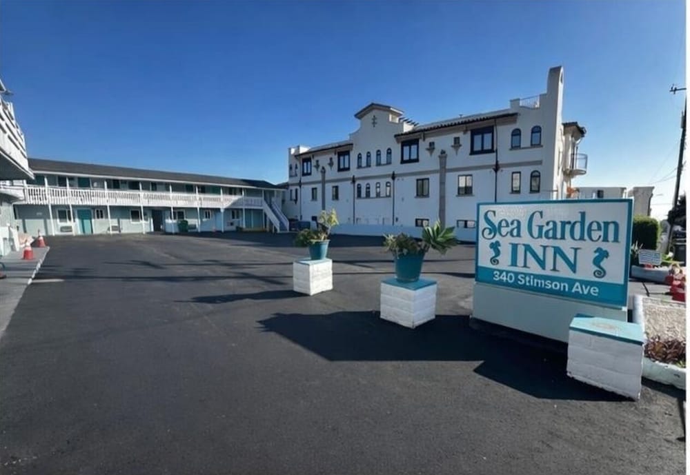 Sea Garden Motel 61/63