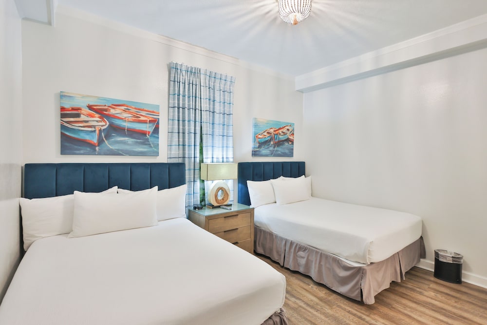 Penthouse, Suite, 1 King and 2 Queen Beds