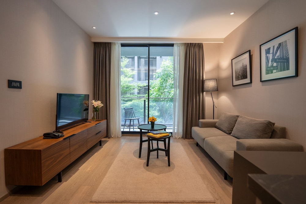 Walton Suites Sukhumvit 32/49