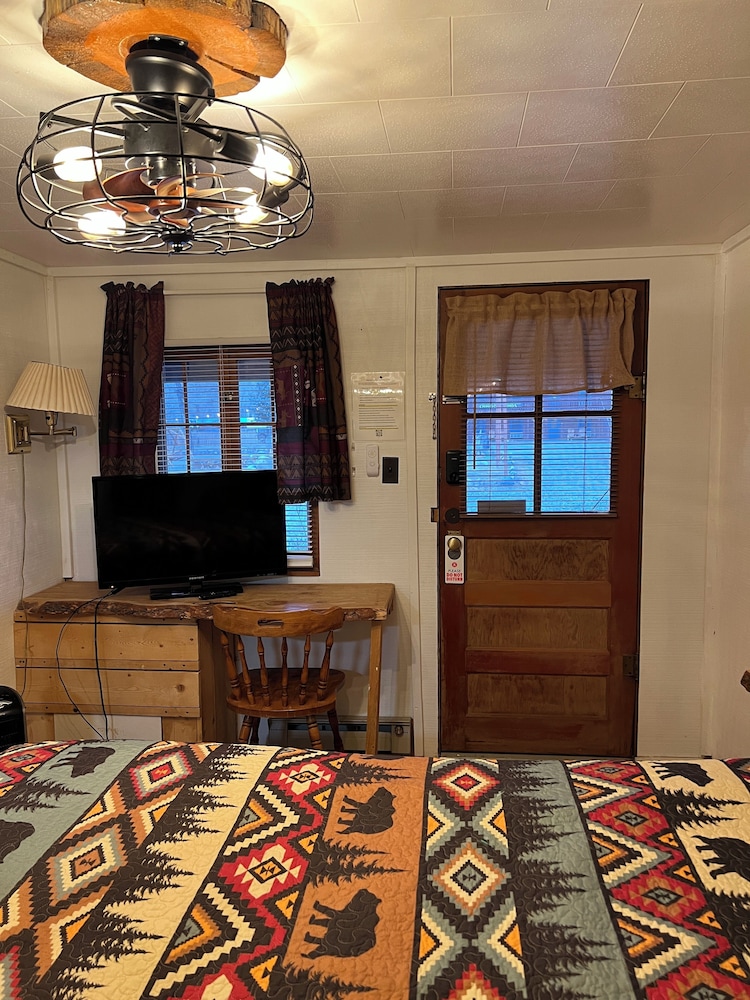Chinook Winds Motel 11/76