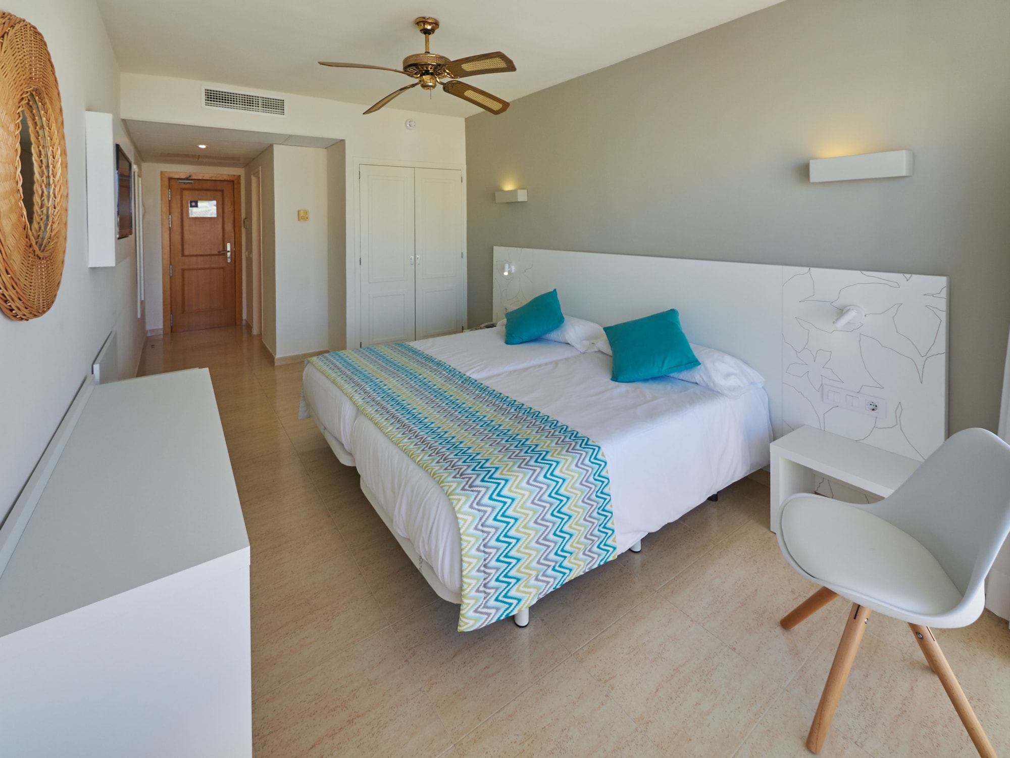 SUPERIOR, TWIN BEDS, BALCONY